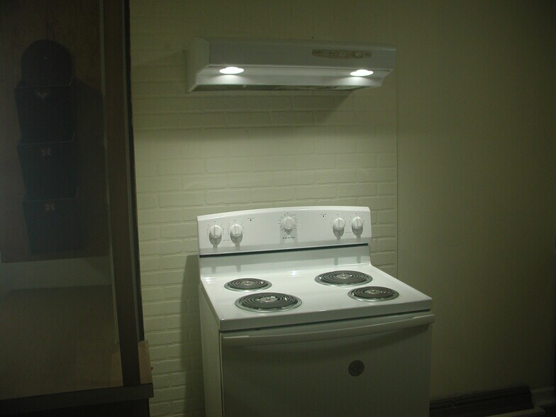 Building Photo - 241 E Ronning Ave