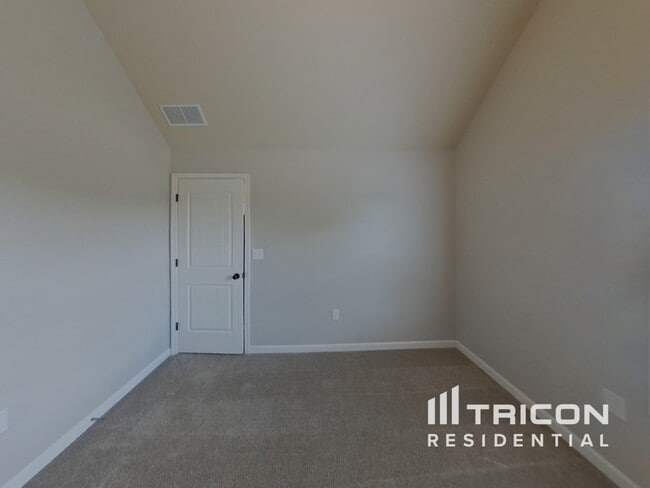 Building Photo - 142 Massey Ln