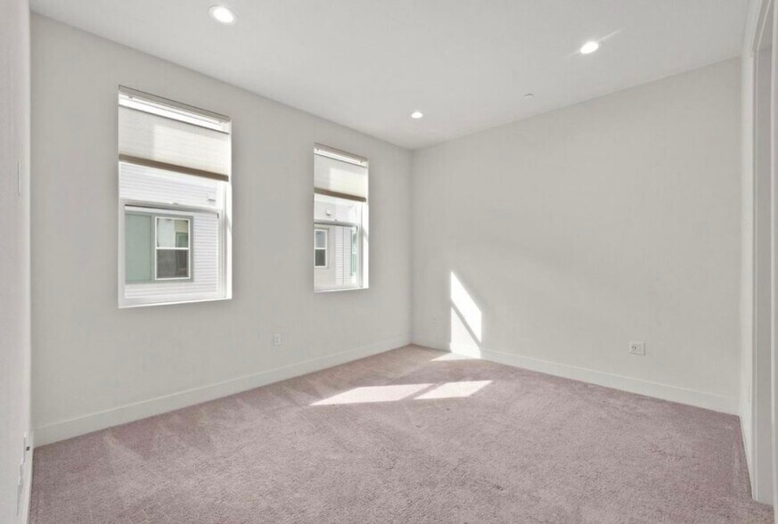 Building Photo - 182 Velocity Way