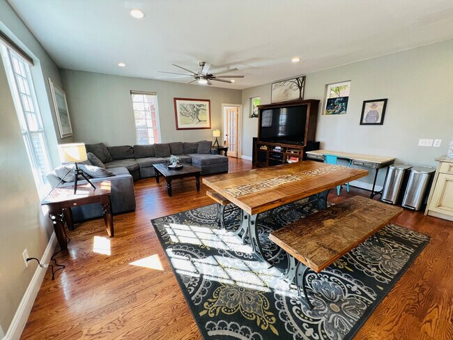 Building Photo - 3209 W Fairview Pl