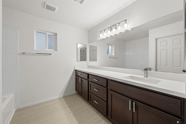 Building Photo - 7272 E 45th St