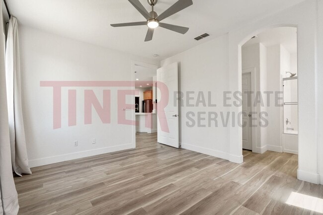 Building Photo - 2075 Larkflower Way