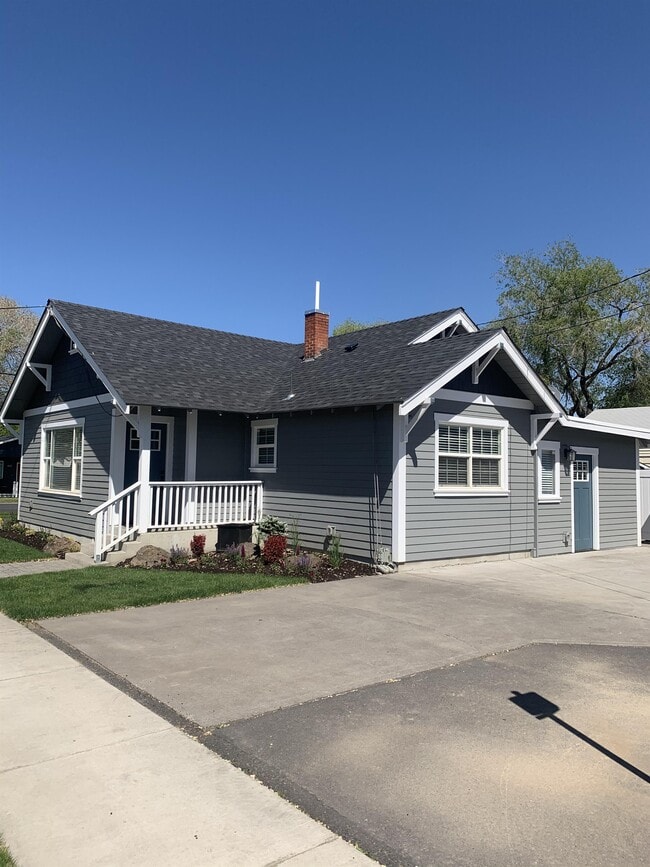 Building Photo - 639 NW Elm Ave