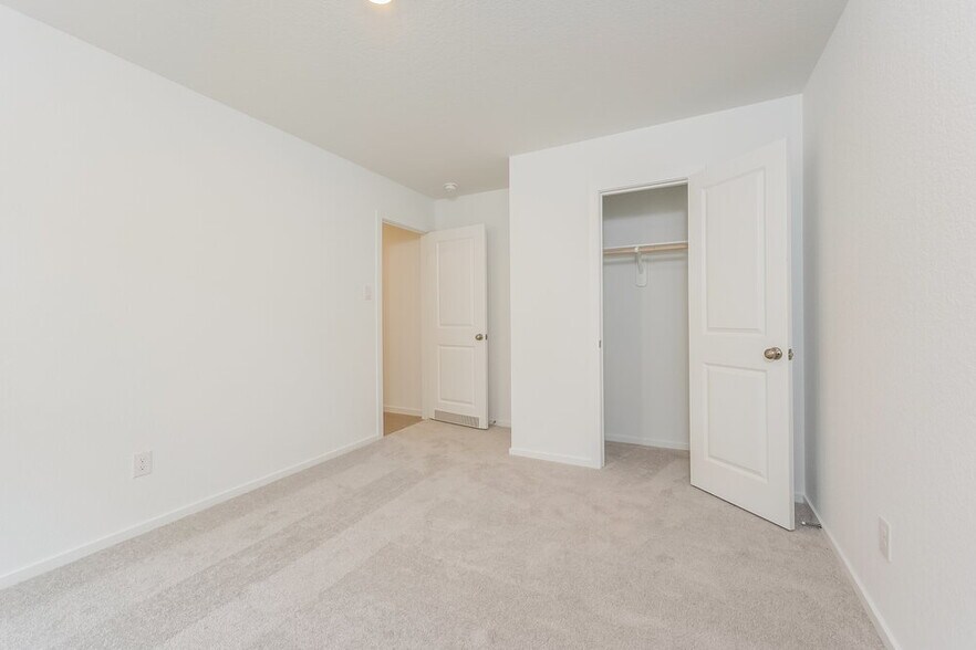 Building Photo - 325 Woodland Hills Dr