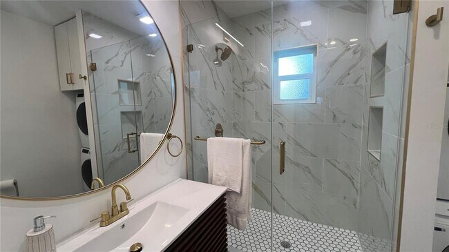 Building Photo - 1230 Essex Dr N