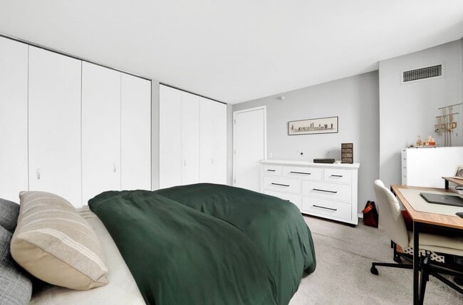 Building Photo - 545 N Dearborn St