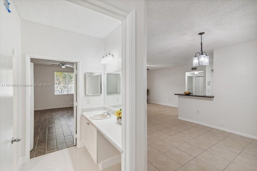 Building Photo - 6952 SW 39th St