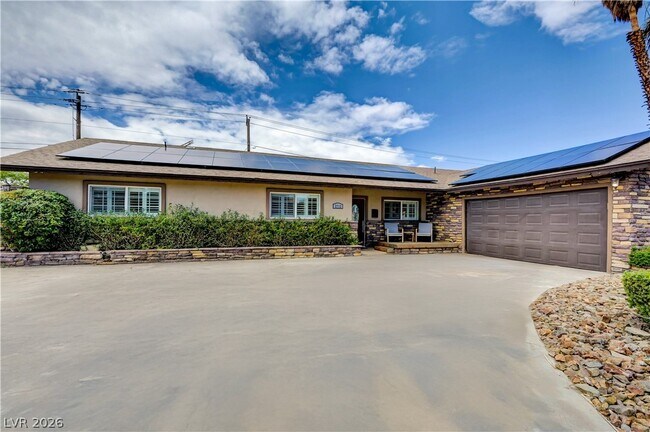 Building Photo - 2712 W Oakey Blvd