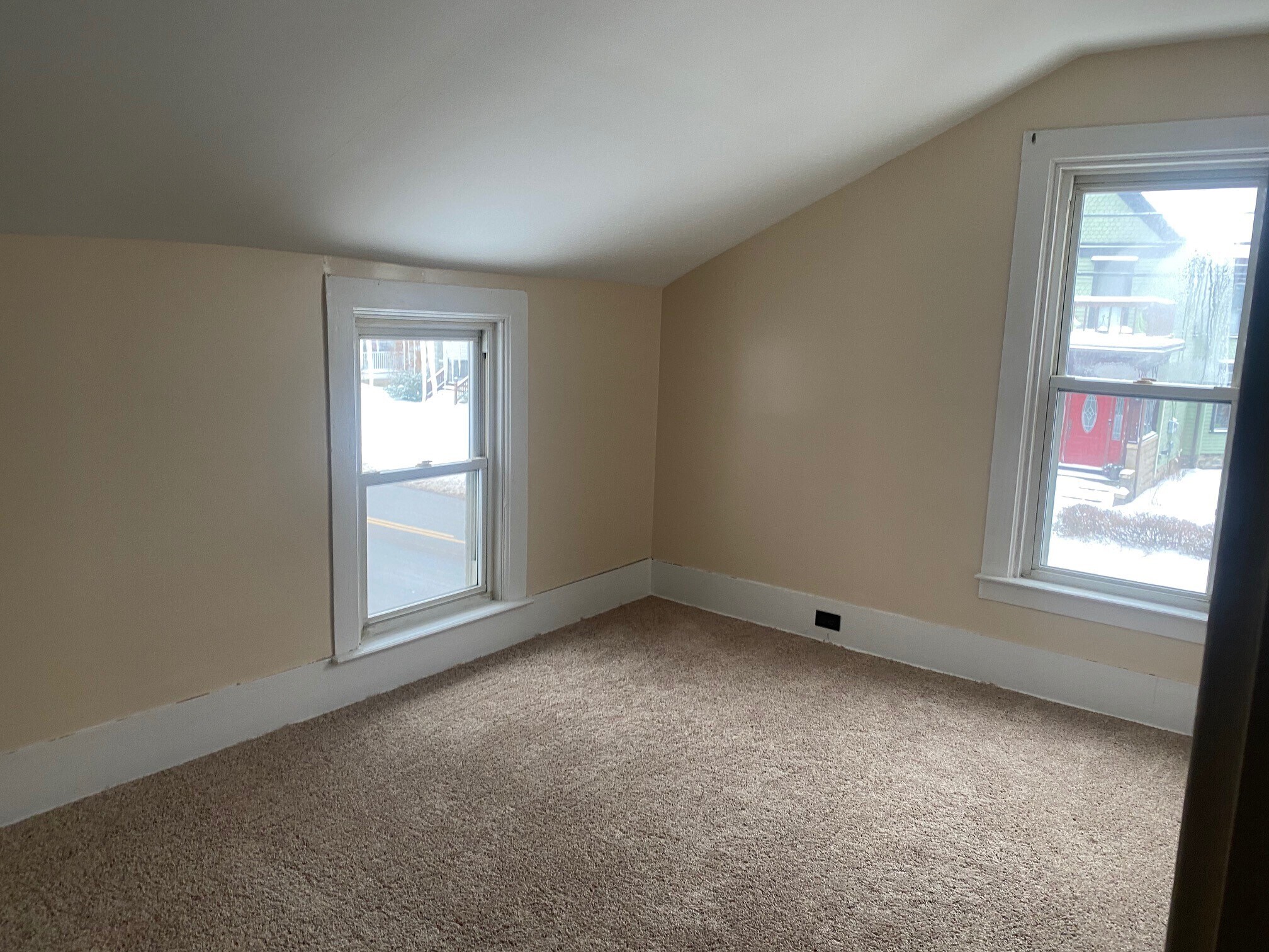 Building Photo - 77 Aurora St