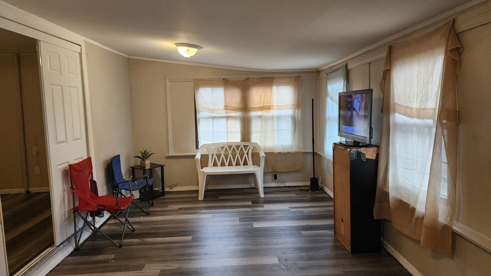 Building Photo - 7542 Meadow Ave