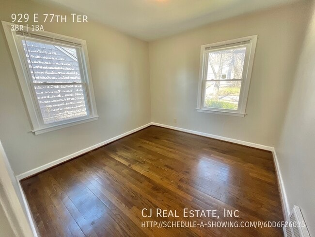 Building Photo - 929 E 77th Ter
