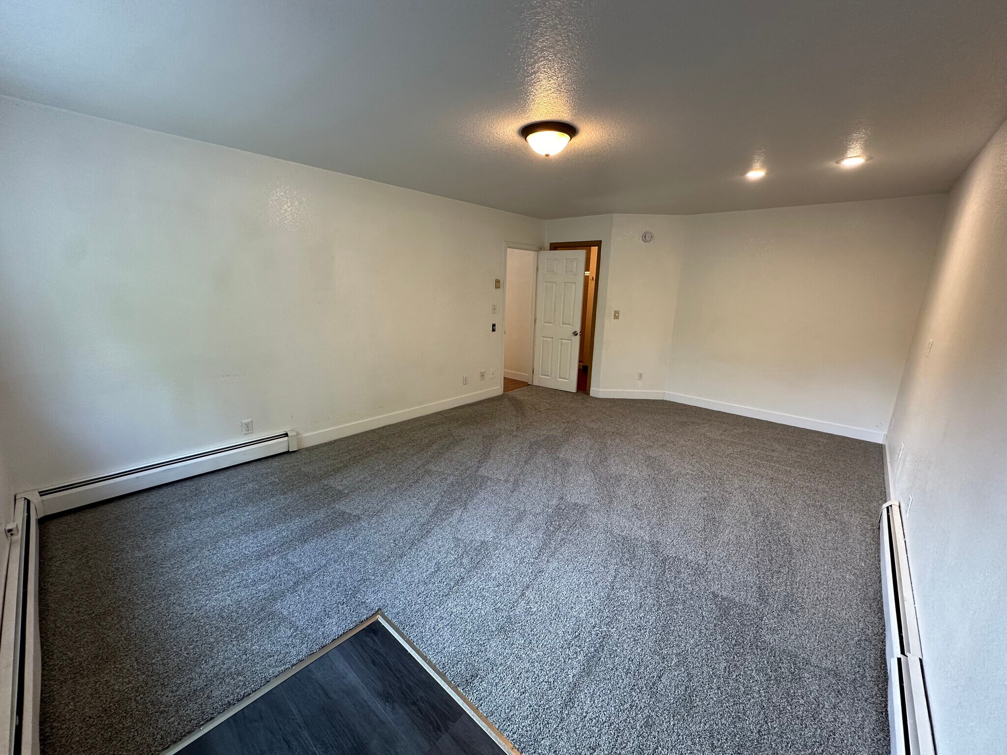 Building Photo - 1180 N Elsinore Ave