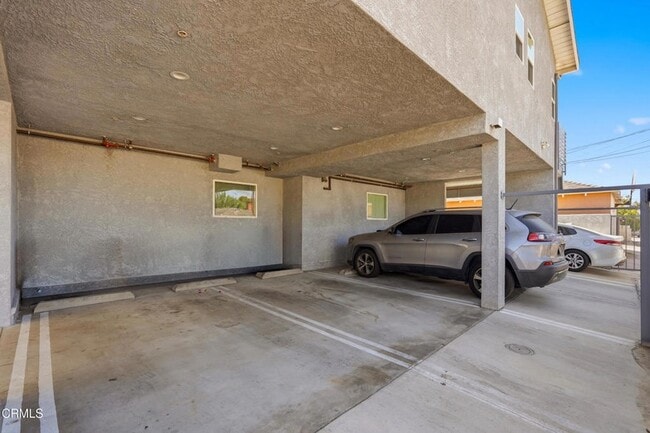 Building Photo - 6721 1/2 Vineland Avenue Unit
