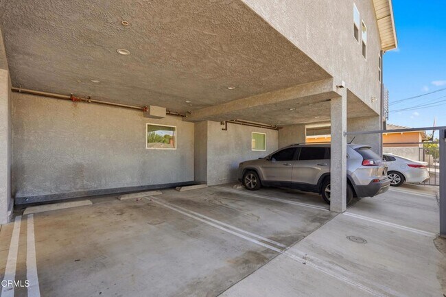 Building Photo - 6721 Vineland Ave