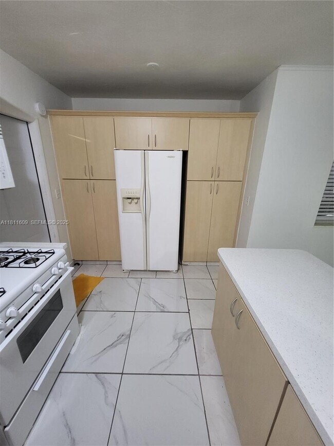 Building Photo - 2101 Calais Dr