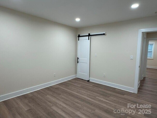 Building Photo - 19612 Oak St