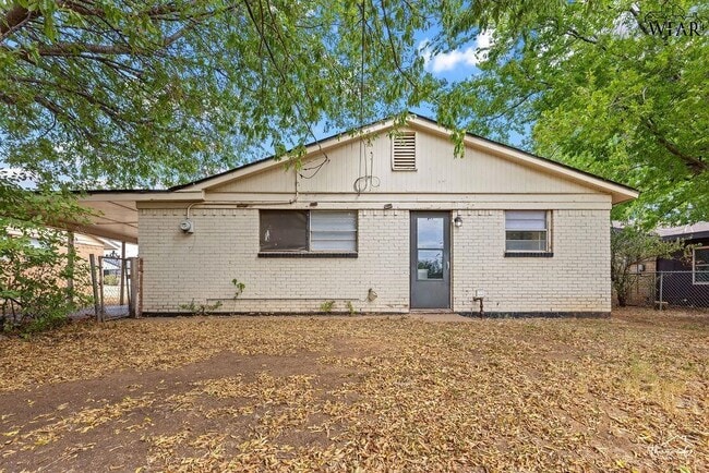 Building Photo - 1628 Parkdale Dr