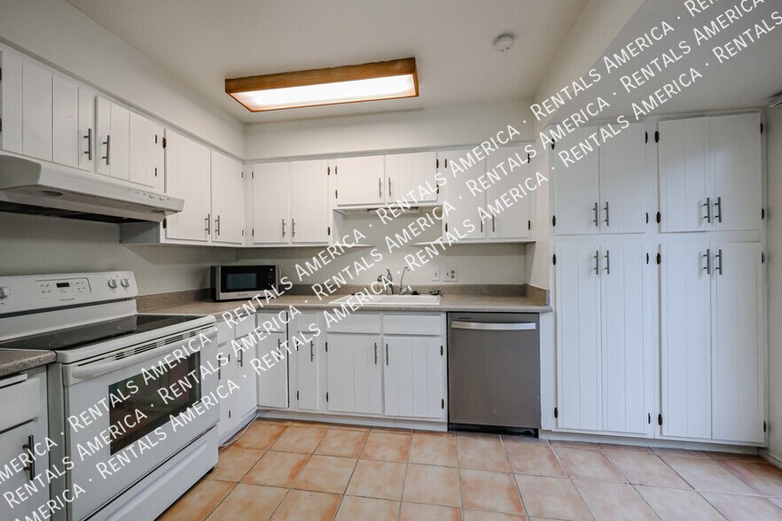 Building Photo - 6626 N Majorca Ln W