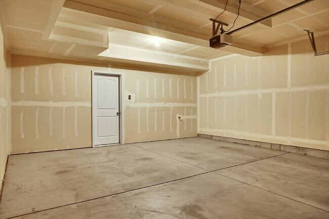 Building Photo - $2,300.00 - 3 Bedrooms, 2.5 Bathroom, Town...