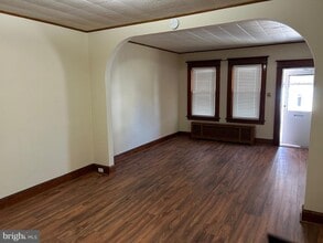 Building Photo - 1049 Genesee St