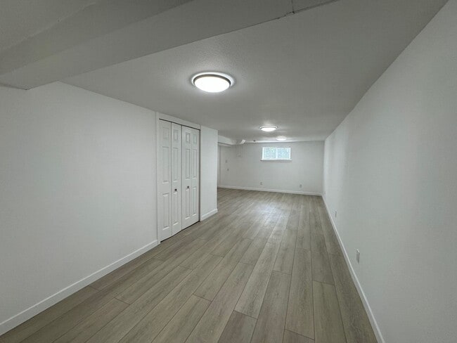 Building Photo - Newly renovated 4 bed 1 bath home in Burien