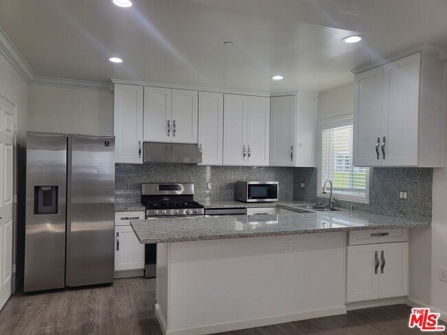 Building Photo - 2754 W 12th St