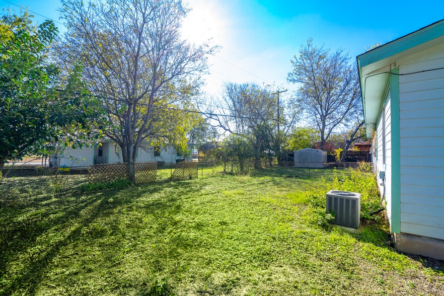 Backyard - 1005 S 3rd St