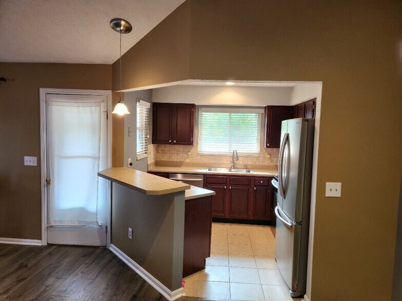 Kitchen includes stainless steel appliances - 1164 Captains Brg