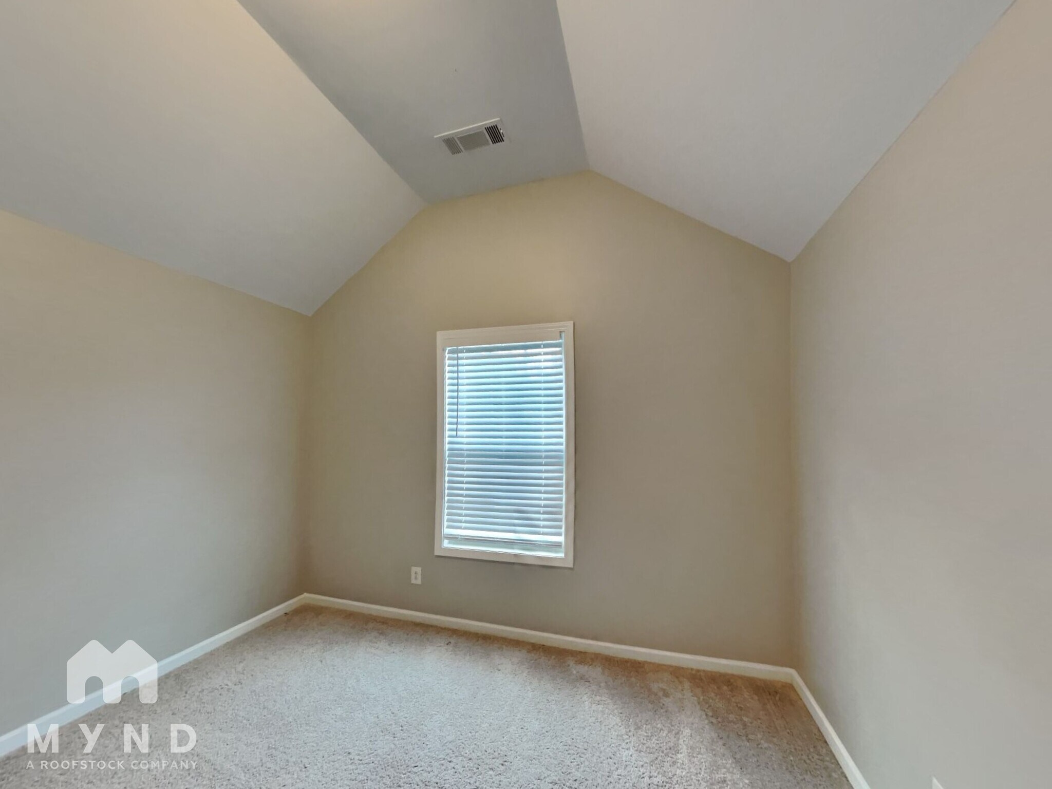 Building Photo - 400 Louise Way