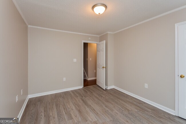 Building Photo - 1420 Saddlebrook Ct