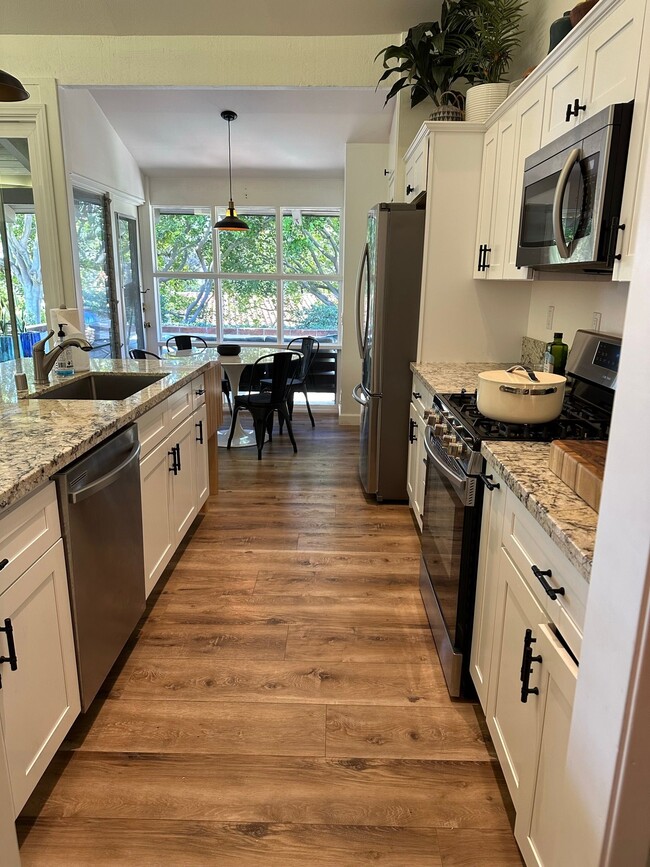 Building Photo - 303 Esplanade