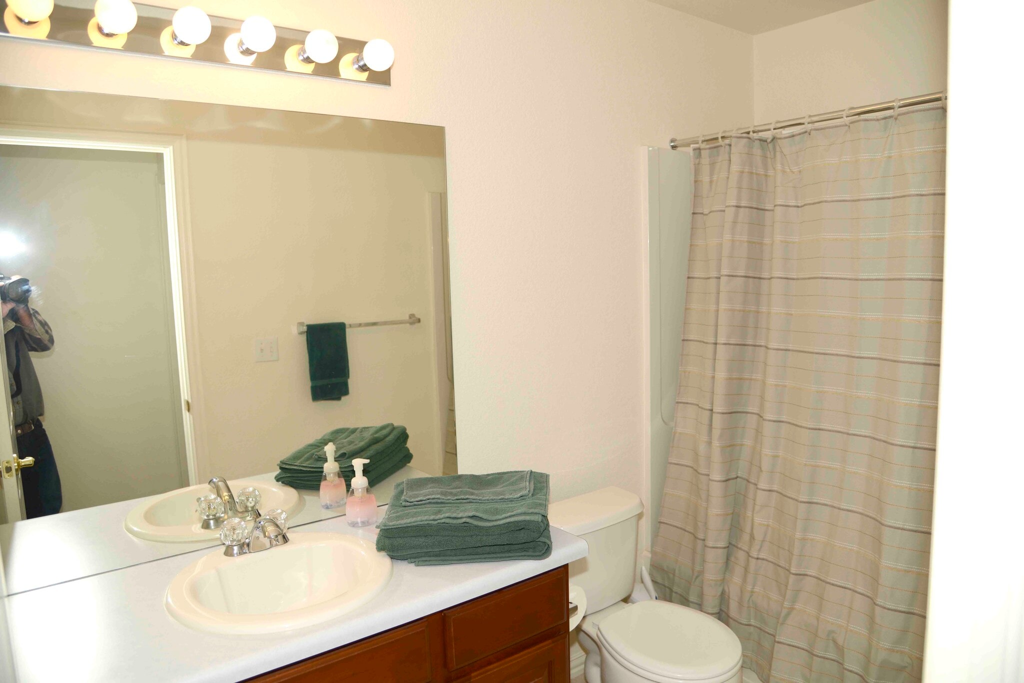 Bathroom Upstairs - 648 S Yarrow St