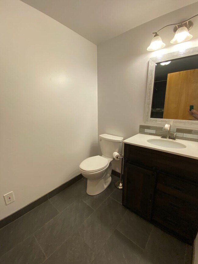 Building Photo - 1 Bedroom Home next to the Whitewater Park...