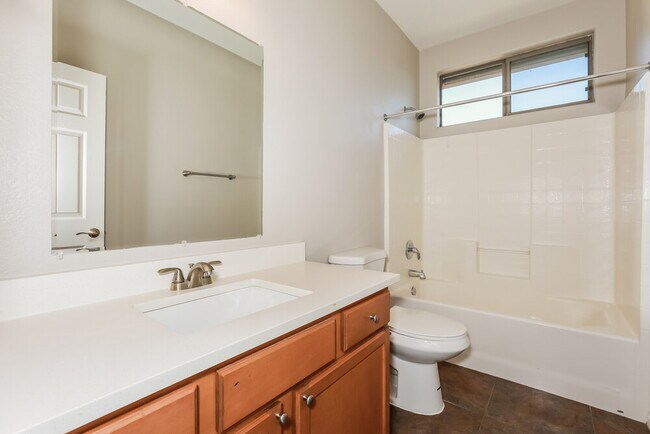 Building Photo - 3826 E Fairview St