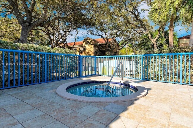 Building Photo - 15549 Miami Lakeway N