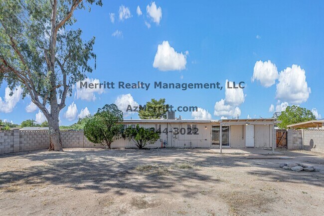 Building Photo - 8518 E Fond Du Lac Dr