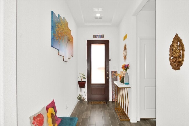 Building Photo - 10018 Farmland Dr