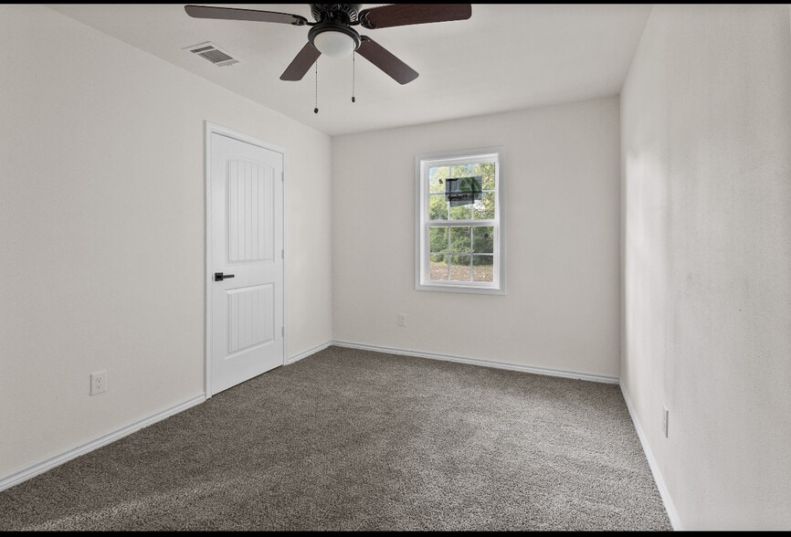 Building Photo - 5031 Mallow St