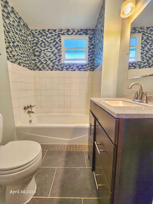 Building Photo - Charming 4 bed 1.75 Bath Home in Ravenna