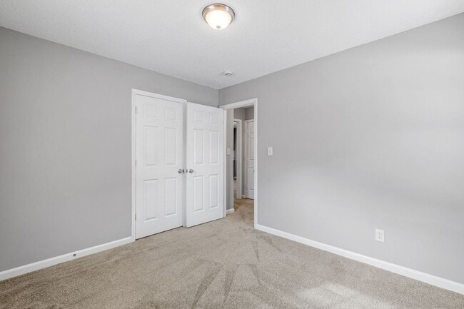 Building Photo - SW - Like New Home! Newer SS Appliances & Cabinets, Ceiling Fans, Blinds, Front Porch and Deck. M...