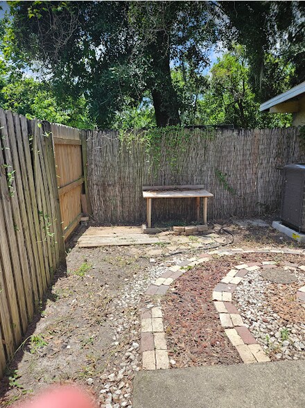 Building Photo - 2109 E Bougainvillea Ave