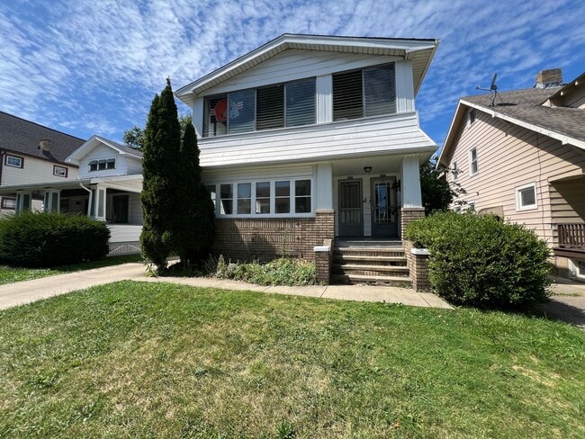 Primary Photo - 2184 Wascana Ave