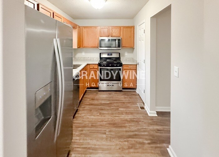 Building Photo - 700 Newport Dr