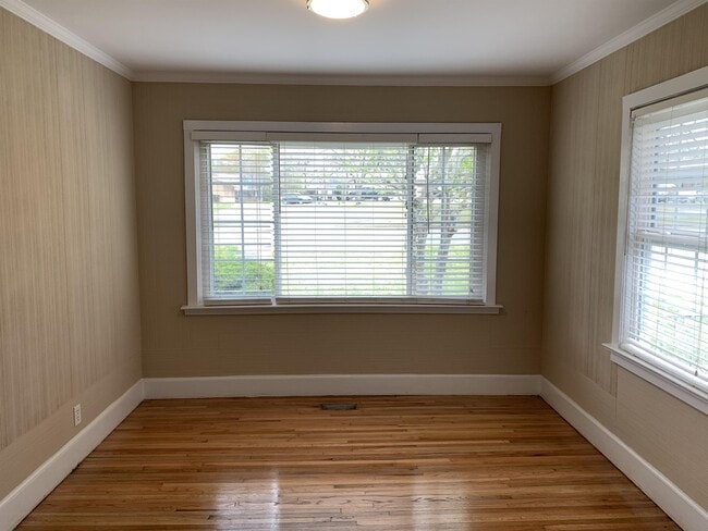 Building Photo - 5421 Pine St