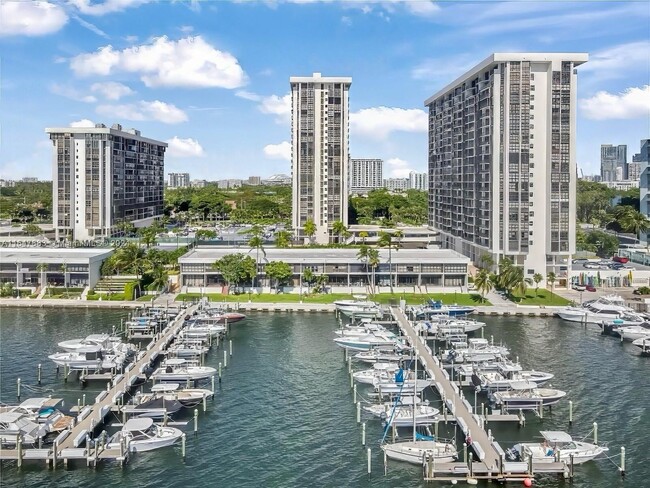 Building Photo - 1901 Brickell Ave