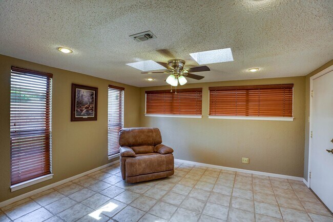 Building Photo - 1406 Broken Hills Dr