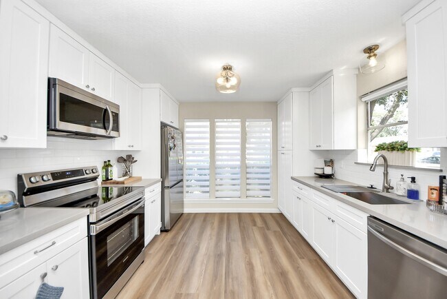 Building Photo - 18019 Autumn Hills Dr