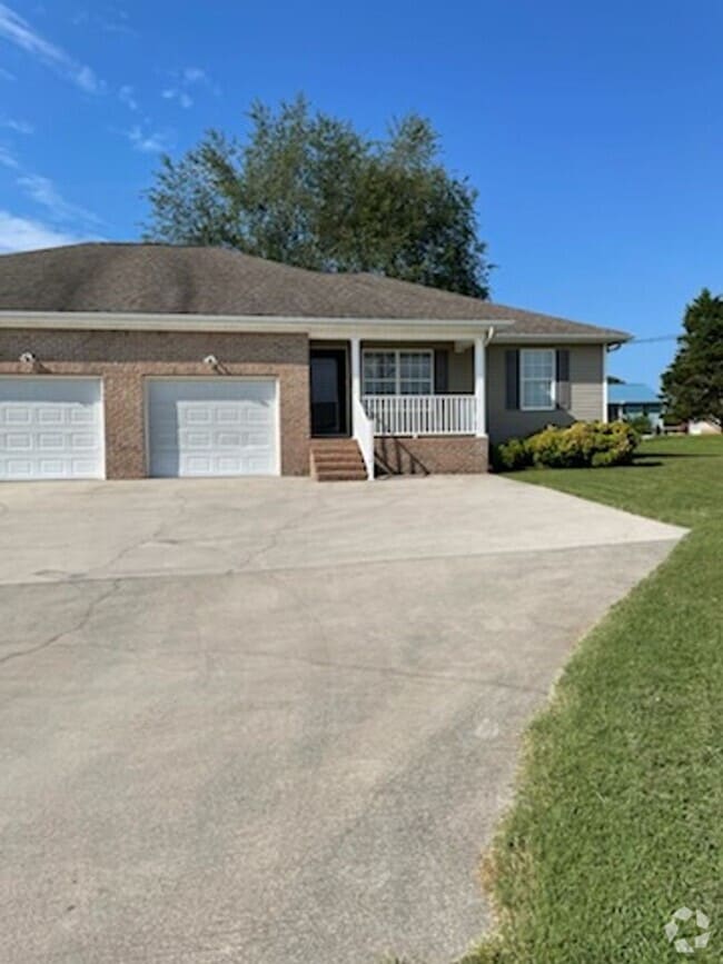 Building Photo - Duplex with garage