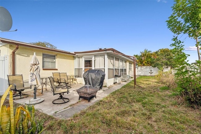 Building Photo - 3800 Sablewood Dr