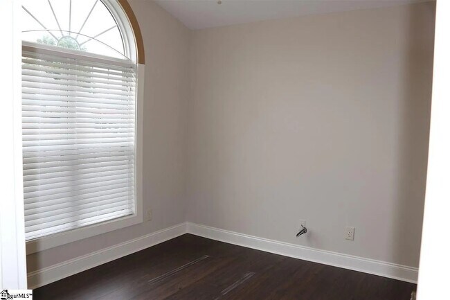 Building Photo - 204 Golden Leaf Ln
